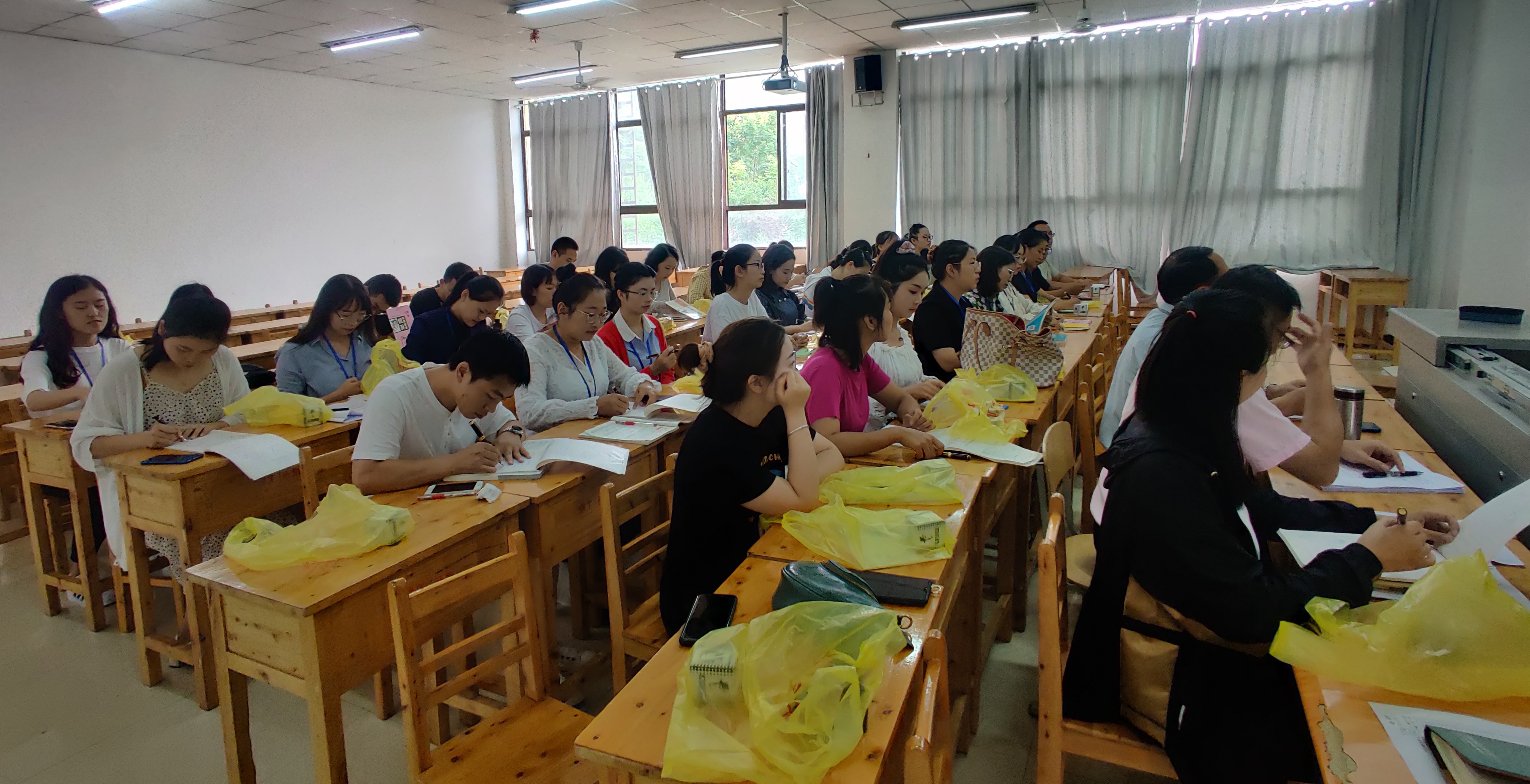 经济与管理学院开展2020年秋季学期工作部署会(图8) 经济与管理学院开展2020年秋季学期工作部署会(图8)