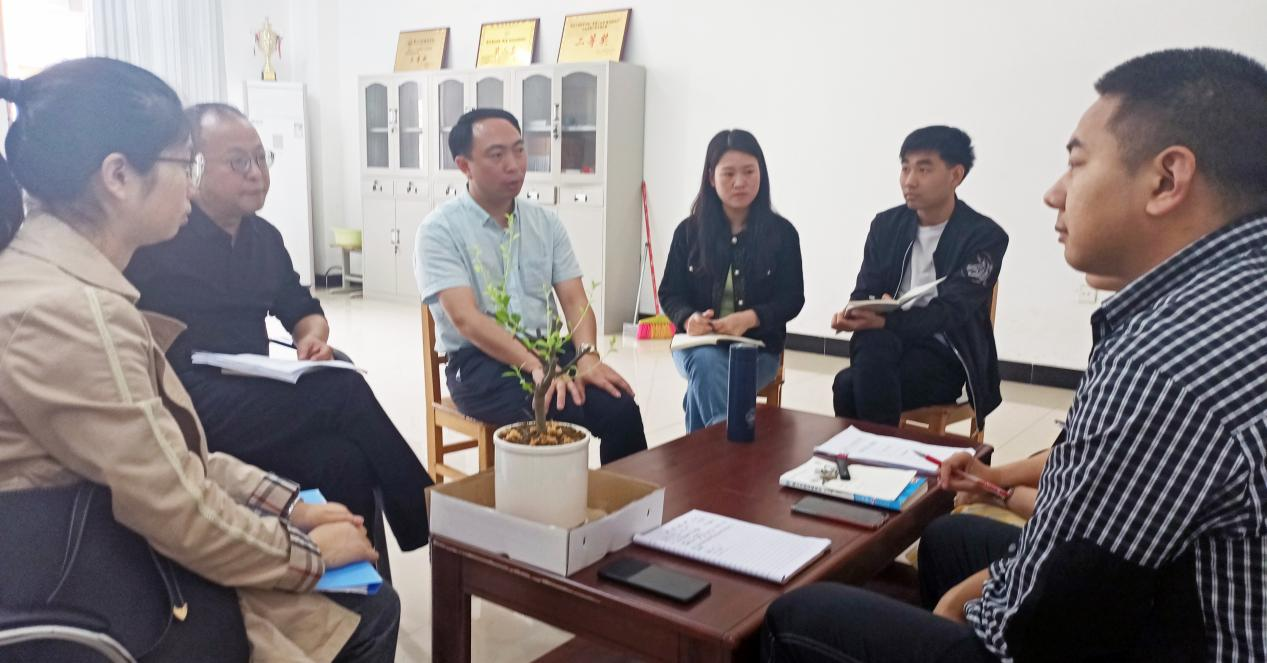 经济与管理学院召开第4次党政联席会议(图1) 经济与管理学院召开第4次党政联席会议(图1)