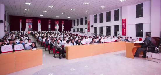 副校长潘祖和教授为师生作港澳台工作专题讲座(图2) 副校长潘祖和教授为师生作港澳台工作专题讲座(图2)