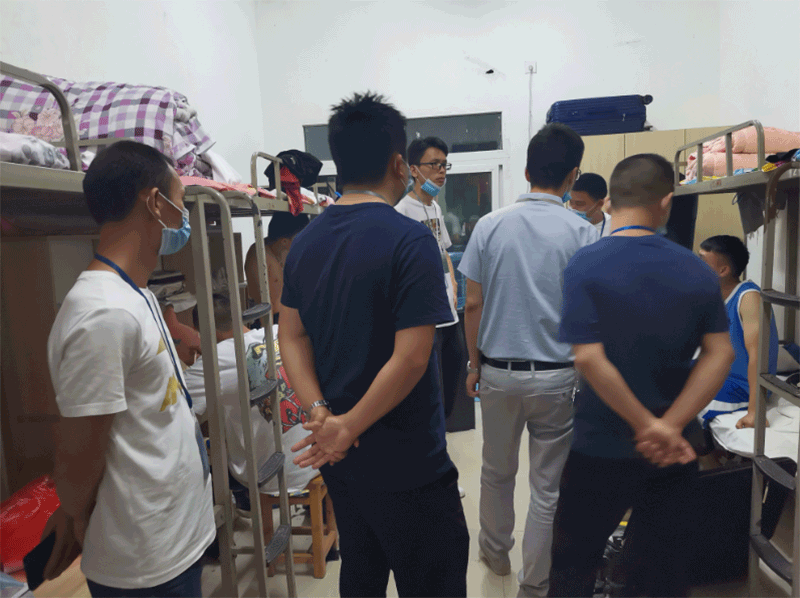 建筑工程学院党政班子、教师代表 赴学生宿舍慰问高职返校学生(图2) 建筑工程学院党政班子、教师代表 赴学生宿舍慰问高职返校学生(图2)