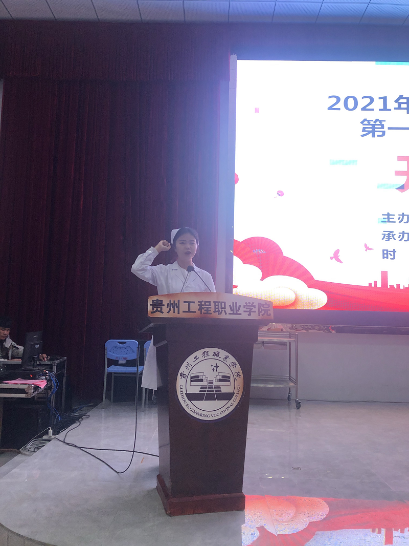 树礼仪形象 展天使风采 ——护理学院隆重举行贵州工程职业学院第一届护理礼仪大赛开幕式暨选拔赛初赛(图2) 树礼仪形象 展天使风采 ——护理学院隆重举行贵州工程职业学院第一届护理礼仪大赛开幕式暨选拔赛初赛(图2)