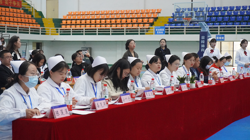 展礼仪文化·扬职业风采——护理学院隆重举行贵州工程职业学院第二届护理礼仪大赛开幕式暨选拔赛初赛(图4) 展礼仪文化·扬职业风采——护理学院隆重举行贵州工程职业学院第二届护理礼仪大赛开幕式暨选拔赛初赛(图4)