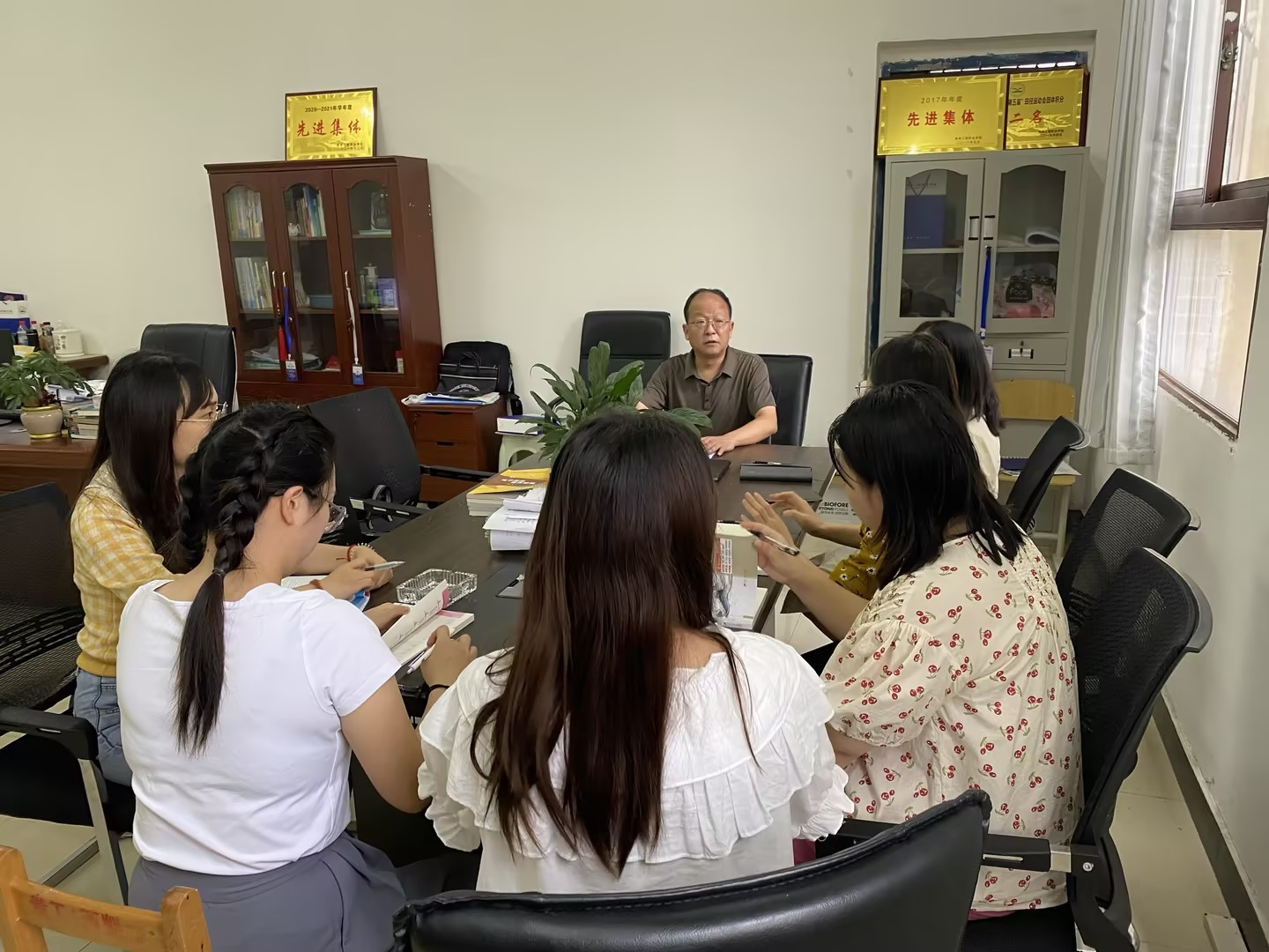 工商管理教研室第一次教研活动——集体备课(图1) 工商管理教研室第一次教研活动——集体备课(图1)