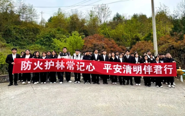 清明祭英烈 丰碑砺青春|我校联合共青团德江县委开展“清明祭英烈 丰碑砺青春”主题团日活动(图3)