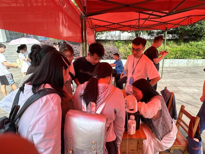 人工智能与信息工程学院2025年职业活动周简报(图2)