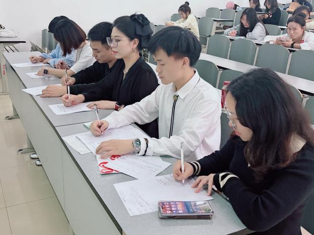 五一韵里绽华光，口语赛场谱新章  —贵州工程职业学院英语口语技能大赛简报(图1)