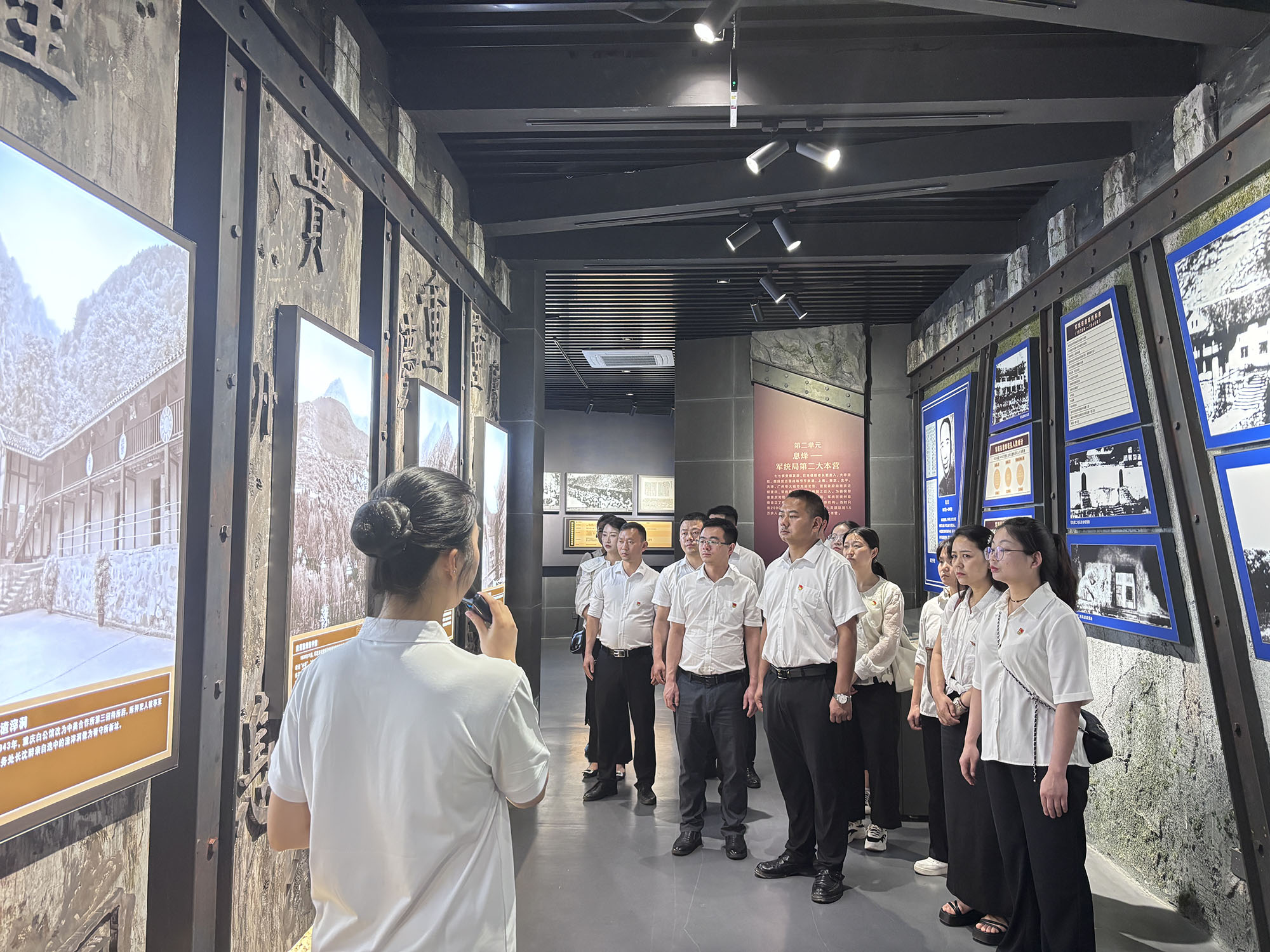 缅怀先烈守初心 传承精神担使命 建筑工程学院党总支赴息烽集中营开展 主题党日活动(图2)