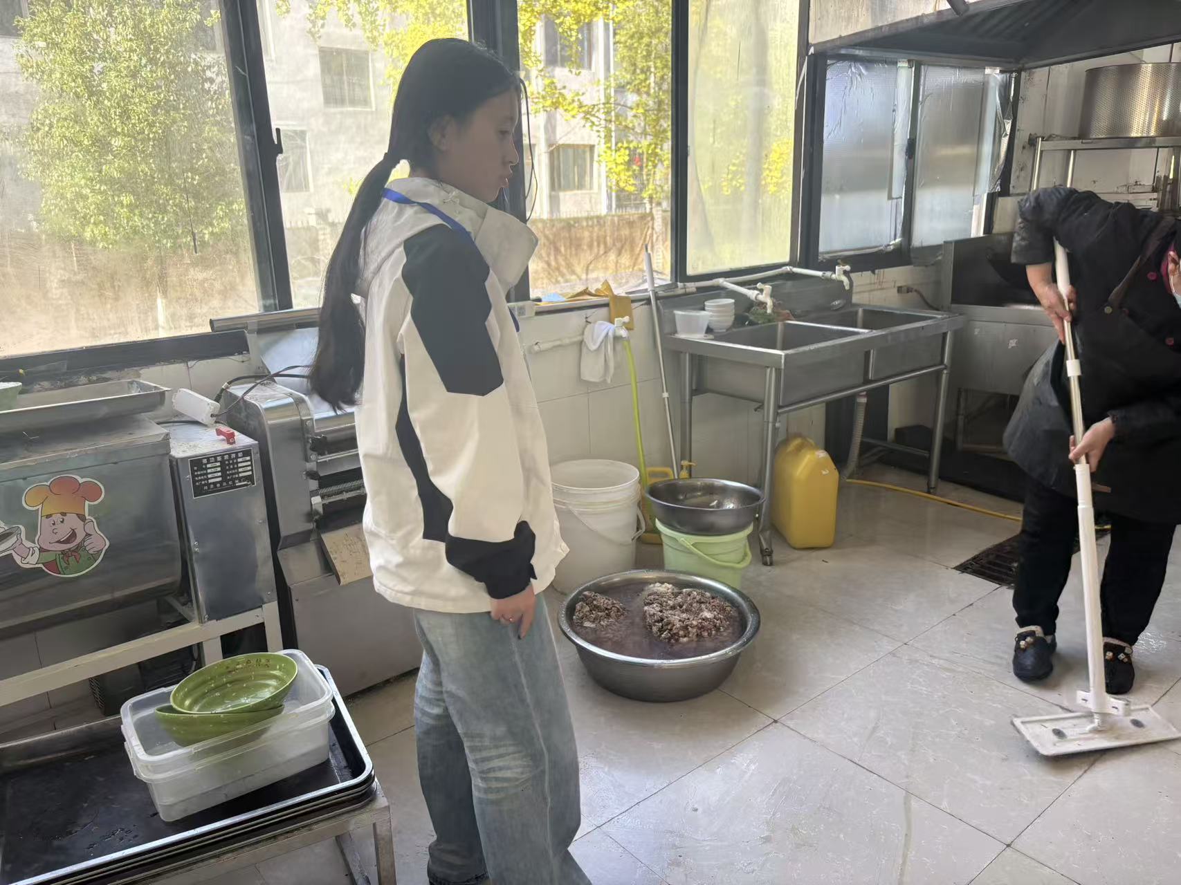 筑牢食安防线 守护师生健康 药学院开展校园食品卫生安全专项活动(图4) 筑牢食安防线 守护师生健康 药学院开展校园食品卫生安全专项活动(图4)