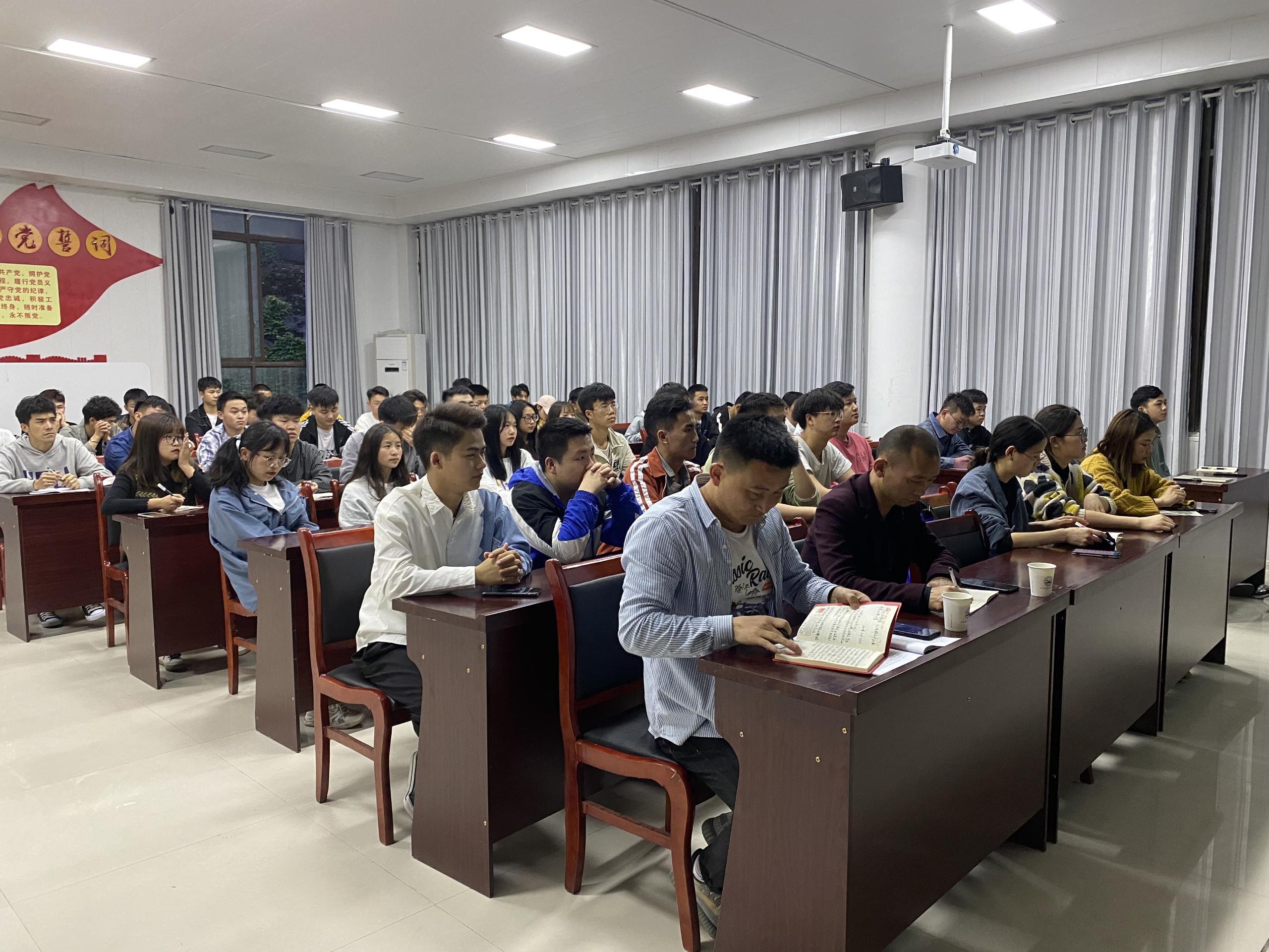 建筑工程学院 2020-2021学年度第二学期 第一次学情调查座谈会(图1) 建筑工程学院 2020-2021学年度第二学期 第一次学情调查座谈会(图1)