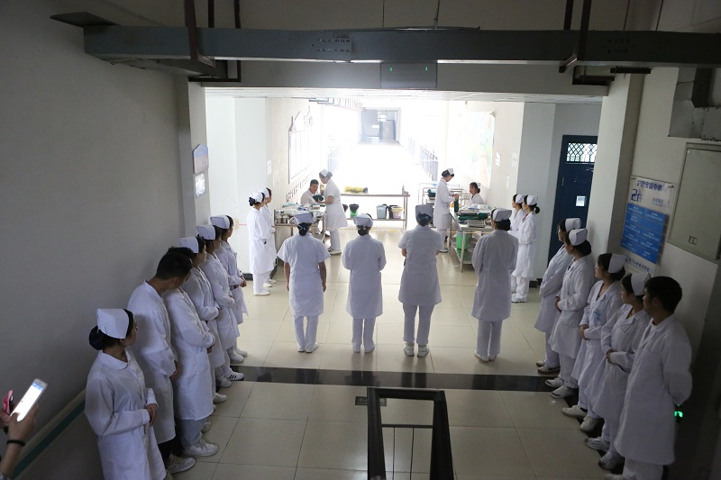 贵州工程职业学院护理学院举办第四届护理技能大赛(图7) 贵州工程职业学院护理学院举办第四届护理技能大赛(图7)