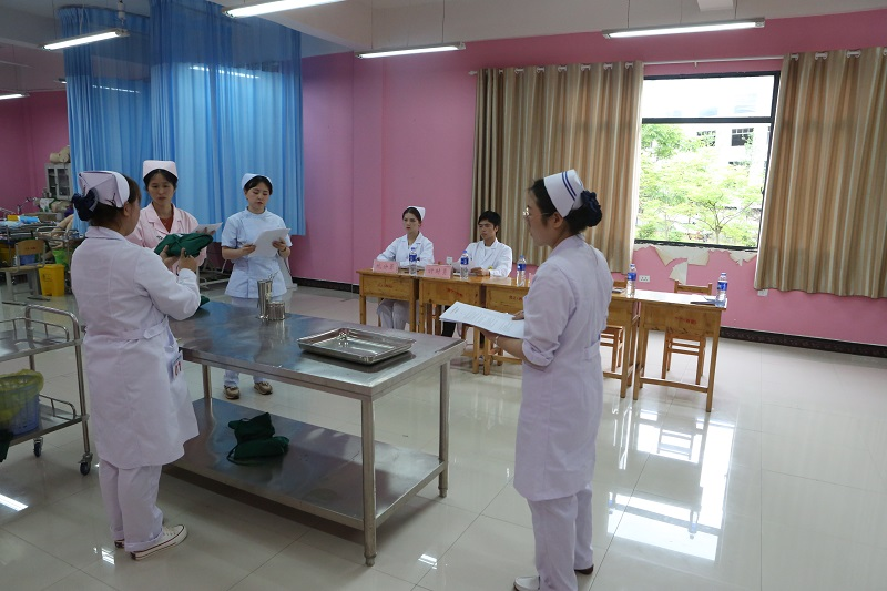 贵州工程职业学院护理学院举办第四届护理技能大赛(图9) 贵州工程职业学院护理学院举办第四届护理技能大赛(图9)